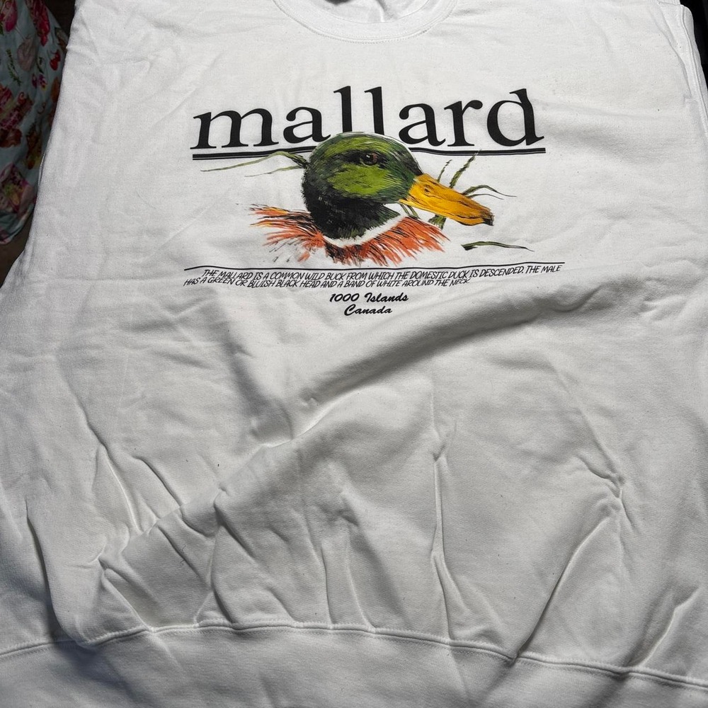 White gildan sweater crewneck